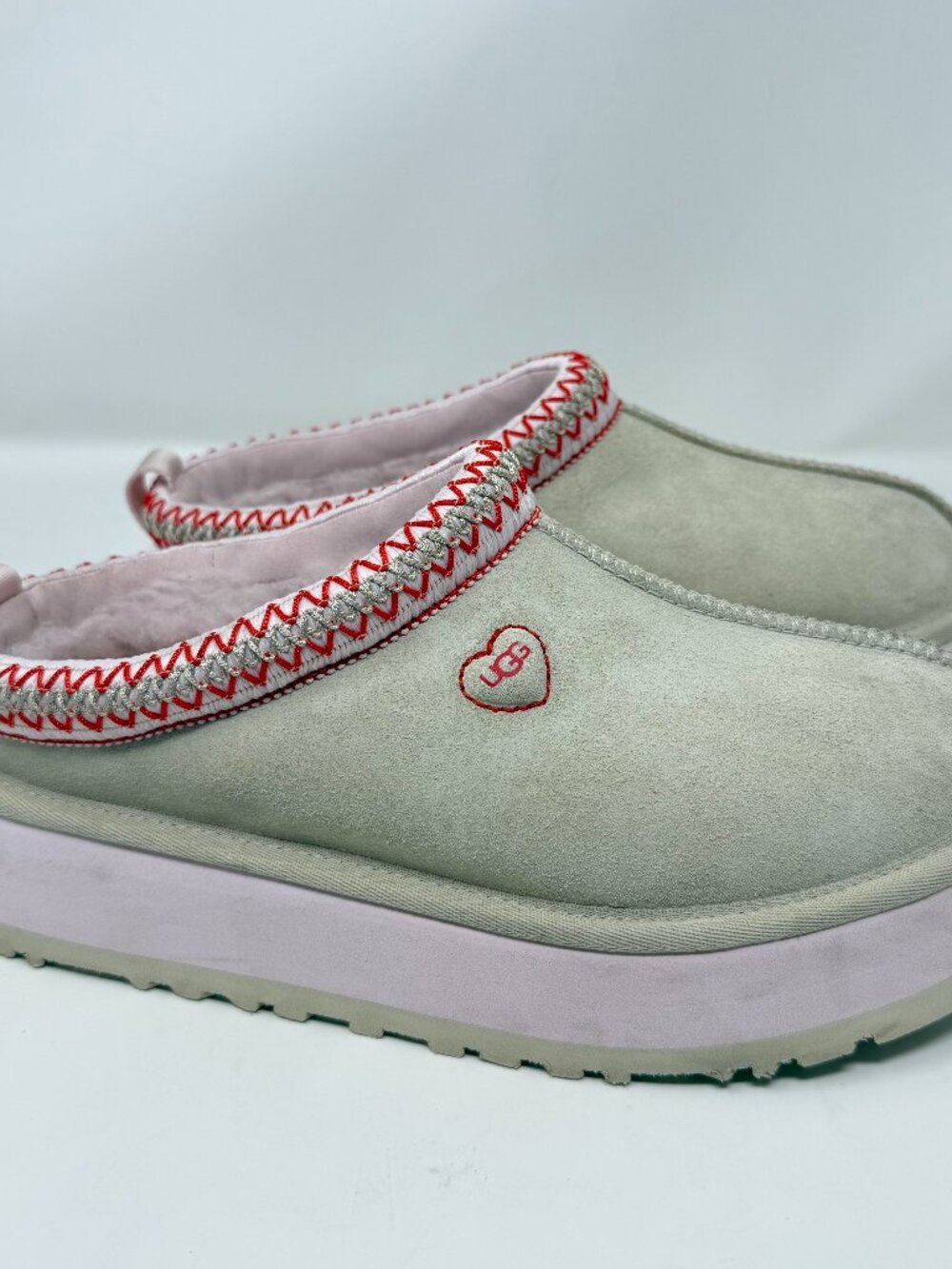 Ugg Tazz Love’ 26 Valentines Day Edition Women's Size 8W 💘 Sea Salt Rosetta